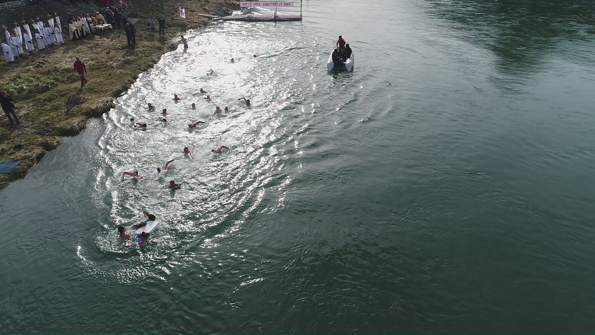 У Пријепољу до часног крста најбрже допливао најмлађи учесник (ВИДЕО)